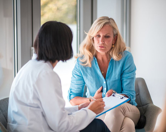 A person meeting with a quit coach